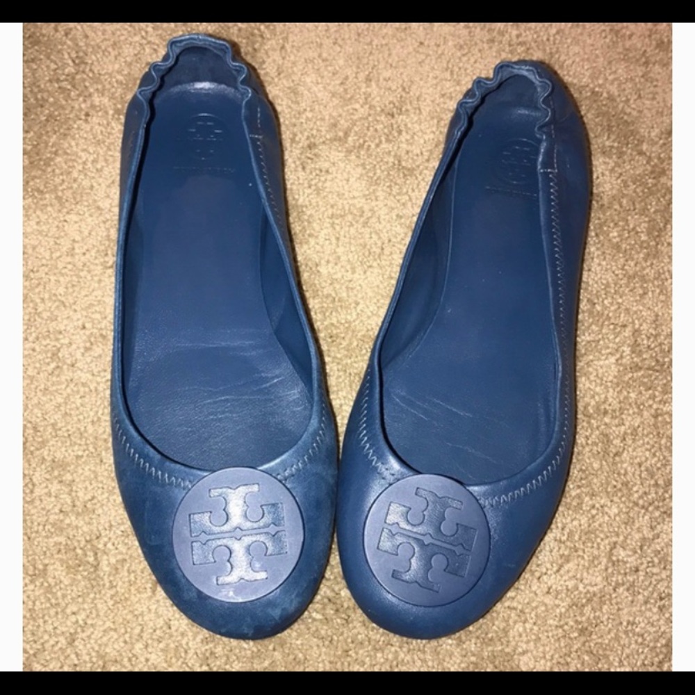 Navy ballerina flat